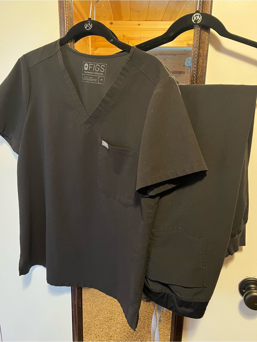 FIGS Classic Black Scrub Set women’s